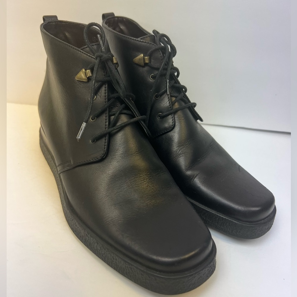 Stonefly-Black Women’s boots,Size:37, Pre-Owned, minor scratches on side of boot